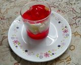 A picture of step 4 of Fruit jelly and cake dessert.