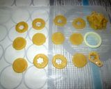 Foto del passaggio 2 della ricetta Biscottini sandwich con confettura