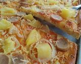 Foto langkah ke 8 dari resep Thin & Crispy Hawaiian Pizza.