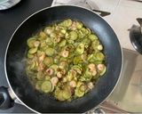 Foto del passaggio 5 della ricetta Riso con zucchine e gamberetti