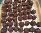 Foto langkah ke 7 dari resep Bola Bola Coklat.