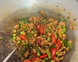 รูปขั้นตอนการทำที่ 4 ของ ผัดเผ็ดหมูสับ