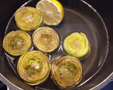Foto del paso 1 de la receta: Alcachofas rellenas de aguacate con huevas de salmón