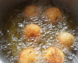 Foto langkah ke 4 dari resep Bola bola nasi krispy.