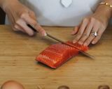 Foto langkah ke 1 dari resep Salmon Puff Pastry Dengan Bayam Dan Saus Jamur: RAHASIA MUDAH Buat Di Rumah.