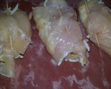 Foto del paso 2 de la receta: Rollitos de pechuga a los 4 quesos