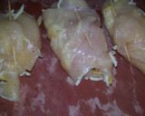 Foto del paso 2 de la receta: Rollitos de pechuga a los 4 quesos