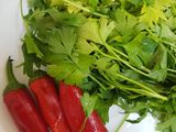 سمك شعري مشوي بصوص الطماطم
