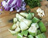 तेल मध्ये फ्राय केलेले वांगे चे भरीत (Vangyache Bharit Recipe In Marathi) रेसिपी स्टेप 2 फोटो 