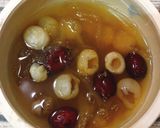 Hình bước làm 3 của món Yến Sào Chưng Nhãn Nhục Táo Đỏ
