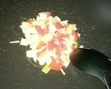 Foto langkah ke 2 dari resep Eggs in Tomatoes.