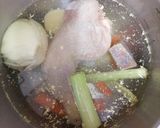 Foto del paso 1 de la receta Caldo de sopa de pollo