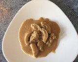 Foto del paso 5 de la receta: Contramuslos de pollo con salsa de crema de orujo