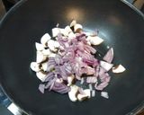 Une image de l'étape 3 de Nouilles sautées aux crevettes.