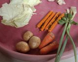 Foto langkah ke 1 dari resep Sup Sosis Uma (sayur simpel).