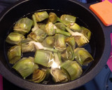 Foto del paso 2 de la receta: Alcachofas con langostinos y salsa verde