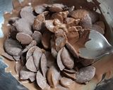 Foto del paso 1 de la receta: Huevos de pascuay conejitos 🍫🥚 🐰