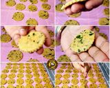 A picture of step 4 of Baked Crispy Crunchy Cheesy Spicy Matri Crackers.