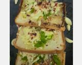 A picture of step 4 of Cheese garlic bread.