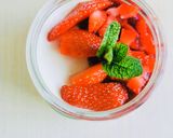 Une image de l'étape 3 de Panacotta aux fraises avec coulis de framboises.