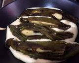 Foto del paso 3 de la receta: Chiles rellenos en tortilla o torta de huevo