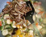 Foto langkah ke 5 dari resep Tumis Terong Gelatik Teri (Terong hijau bulat).