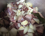 Foto del paso 1 de la receta: Paletilla de cordero recental con guisantes