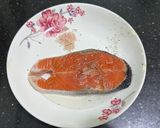 Hình bước làm 1 của món SP.0932 - Cá Hồi Áp Chảo Sốt Dâu Tằm & Salad Giấm Mè