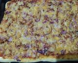 A picture of step 10 of Chicken Macon barbeque pizza.
