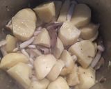 Foto del paso 4 de la receta: Patatas con migas de bacalao y setas
