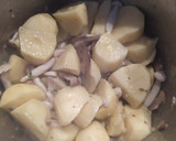 Foto del paso 4 de la receta: Patatas con migas de bacalao y setas