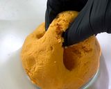 A picture of step 2 of Chewy Sweet Potato Mochi Cakes（红薯糯米饼）.