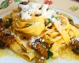 Foto del passaggio 2 della ricetta Tagliatelle funghi champignon e zafferano