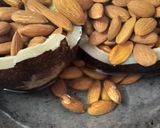 बादाम और नारियल के पेड़े रेसिपी चरण 1 फोटो