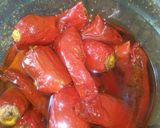 भरवां लाल मिर्च का अचार (bharwa lal mirch ka achar recipe in Hindi) रेसिपी चरण 2 फोटो