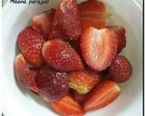 A picture of step 1 of Homemade Strawberry shake 😊😊😊.