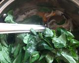 Foto langkah ke 2 dari resep Sayur bening Daun Katuk & Wortel.