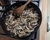 A picture of step 4 of Chicken Marsala.
