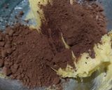 Foto langkah ke 2 dari resep Adonan cookies untuk dua macam.