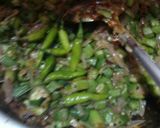 A picture of step 3 of Bhindi (without tomatoes).