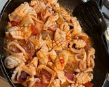 A picture of step 4 of Spicy and Sour Stir-Fried Squid with Vegetables.