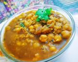 A picture of step 6 of Punjabi chholle with naan.