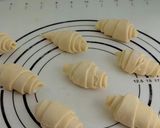 Foto langkah ke 2 dari resep Croffle Choco Banana.