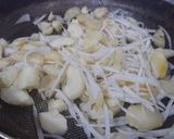 Hình bước làm 1 của món Khoai mì xào dừa mỡ hành