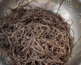 Foto langkah ke 1 dari resep Soun Hitam Goreng.