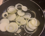 Foto del paso 1 de la receta: Huevos con bechamel y pimientos asados