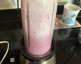 A picture of step 3 of Berries smoothie.