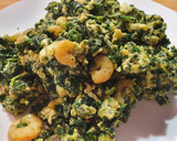Foto del paso 7 de la receta: Espinacas con gambas y huevo