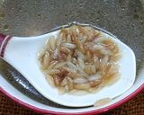 A picture of step 4 of Egyptian orzo soup.