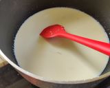 A picture of step 1 of White pasta sauce.